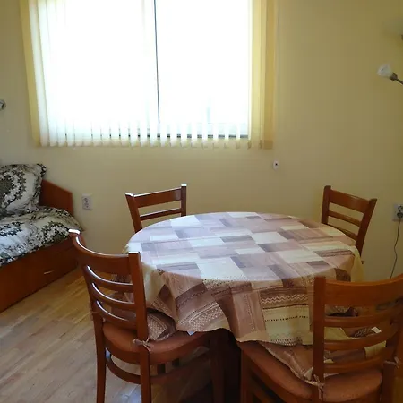 Orange Apartment *