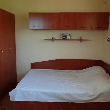Orange Apartment *